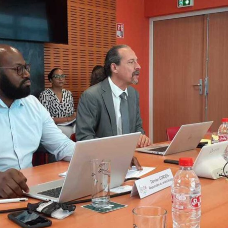 Francois Groh et Damion Gordon face aux journalistes lors de la conférence (…)