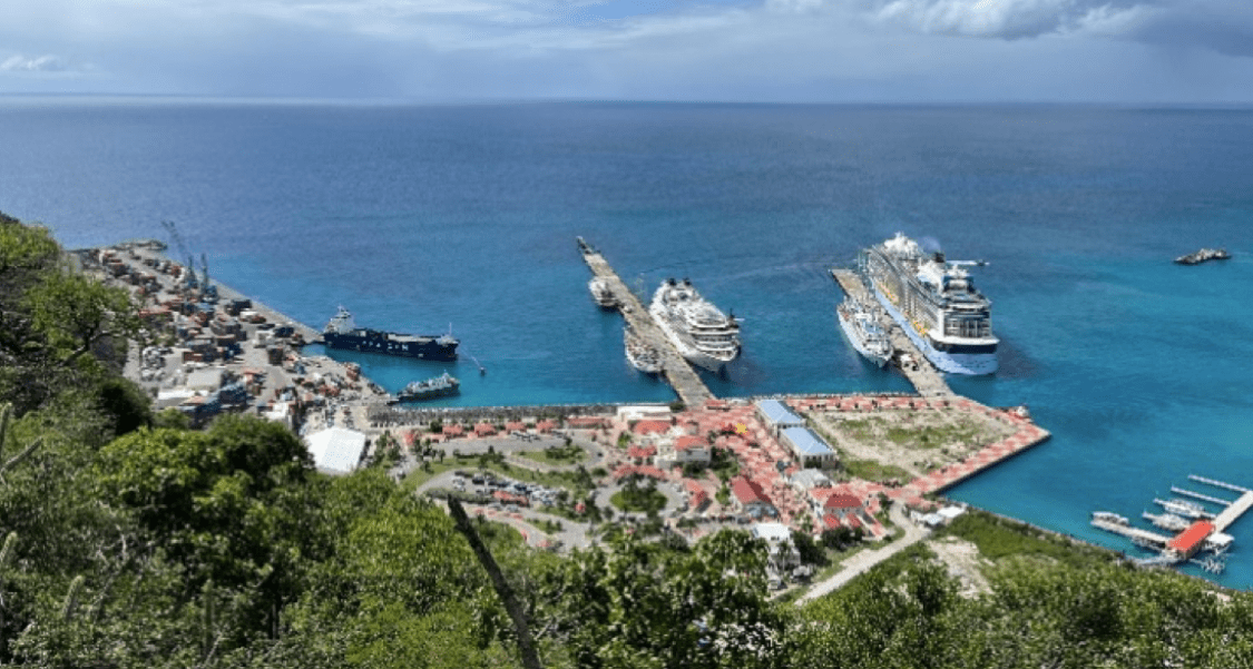 Port de commerce et terminal de croisière de Philpsburg © IEDOM